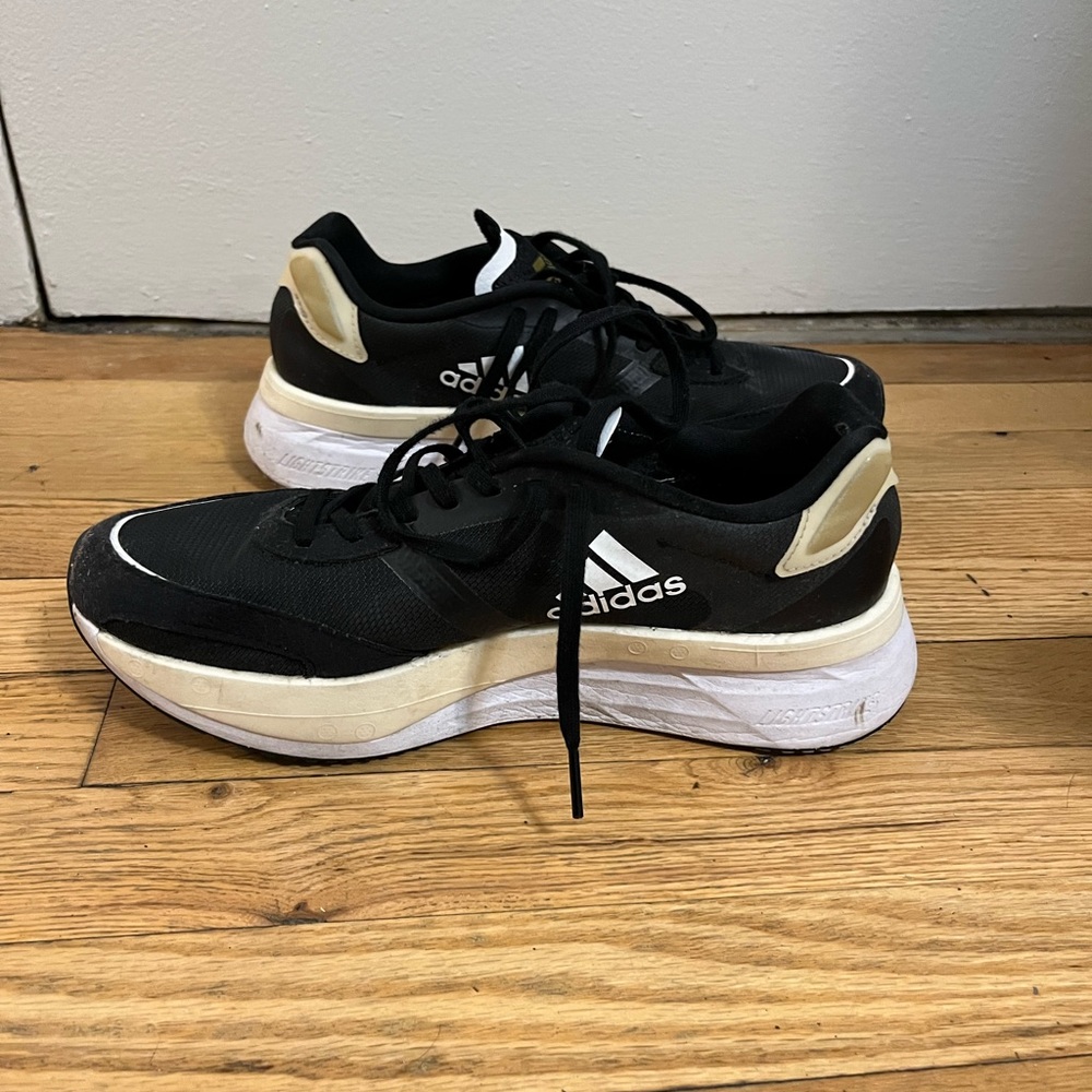 Adizero Boston 10 Women’s Sneakers